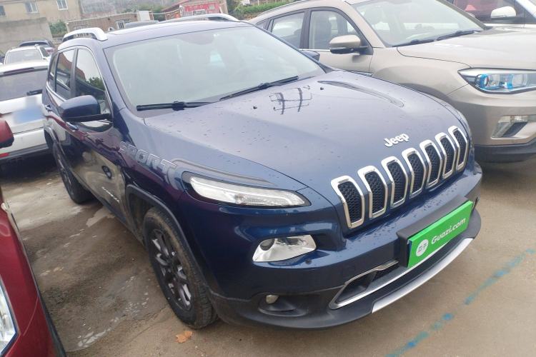 Used Jeep Cherokee 2020 2.0L Two-Wheel Drive Classic Sports Edition Front Right 45 Deg