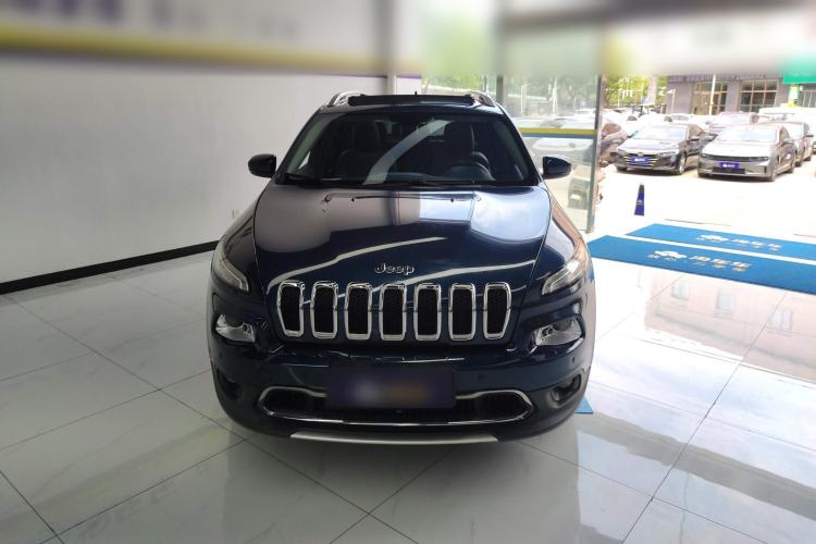 Used Jeep Cherokee 2020 2.0L Two-Wheel Drive Classic Sports Edition Front