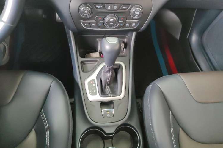 Used Jeep Cherokee 2020 2.0L Two-Wheel Drive Classic Sports Edition Gear Lever