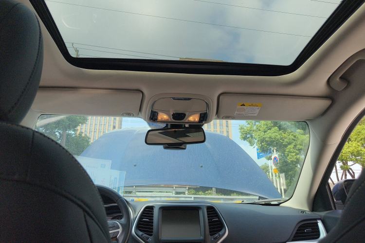 Used Jeep Cherokee 2020 2.0L Two-Wheel Drive Classic Sports Edition Headliner
