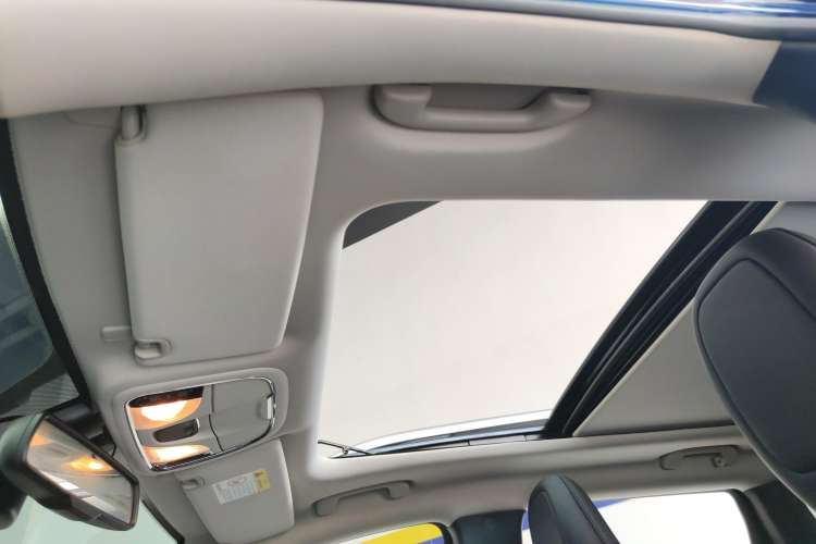 Used Jeep Cherokee 2020 2.0L Two-Wheel Drive Classic Sports Edition Headliner