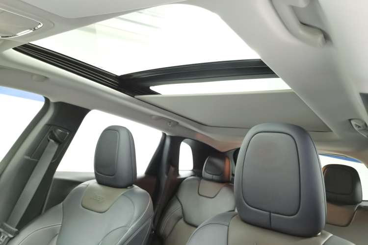 Used Jeep Cherokee 2020 2.0L Two-Wheel Drive Classic Sports Edition Headliner