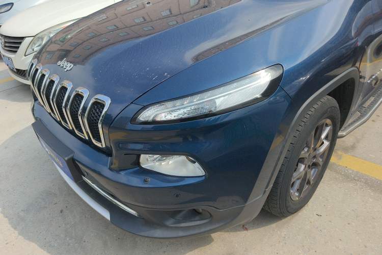 Used Jeep Cherokee 2020 2.0L Two-Wheel Drive Classic Sports Edition Left Front Headlight