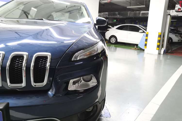 Used Jeep Cherokee 2020 2.0L Two-Wheel Drive Classic Sports Edition Left Front Headlight