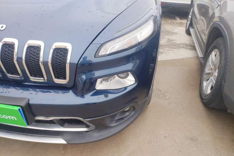 Used Jeep Cherokee 2020 2.0L Two-Wheel Drive Classic Sports Edition Left Front Headlight