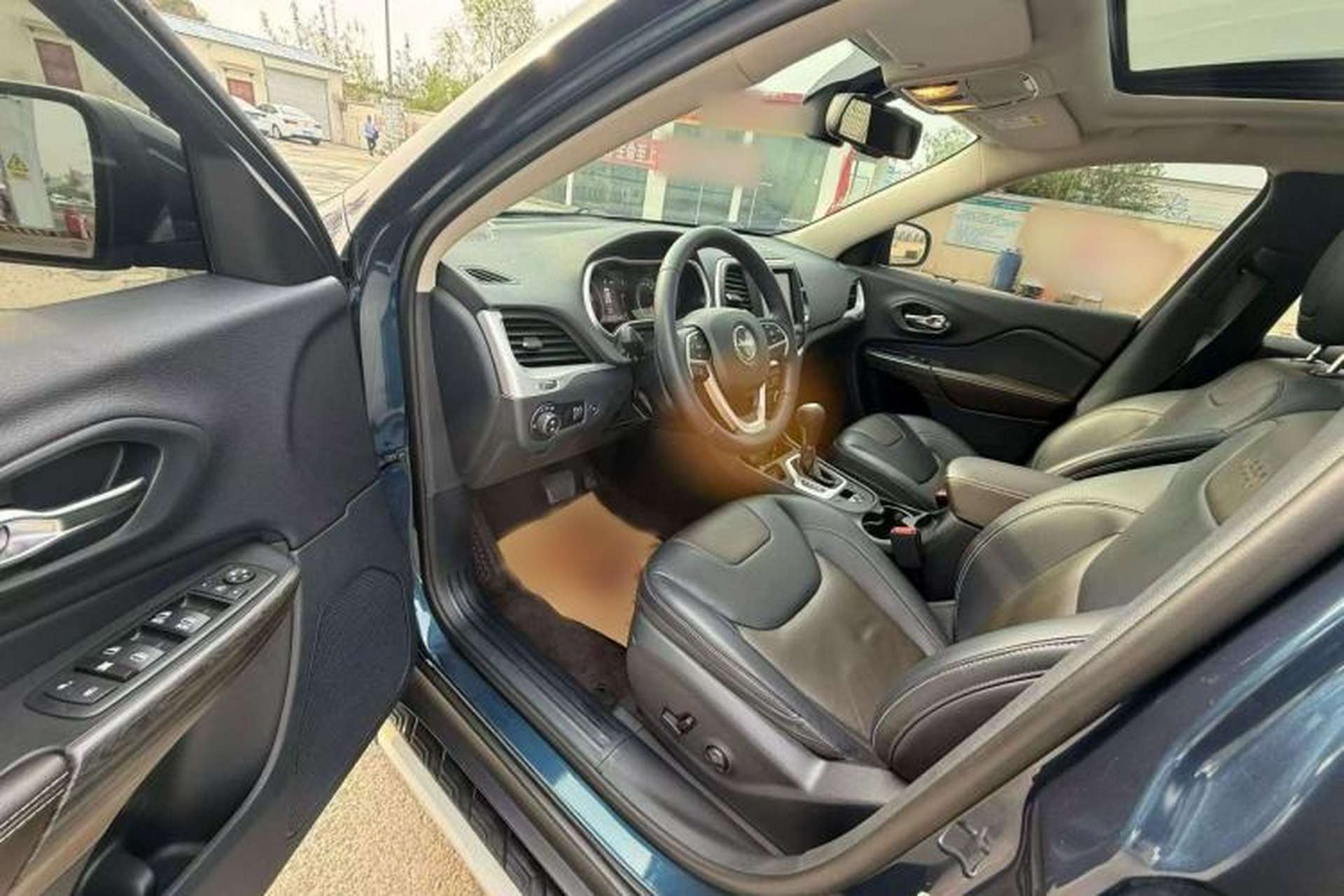Used Jeep Cherokee 2020 2.0L Two-Wheel Drive Classic Sports Edition Left Front Seat