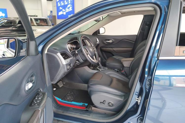 Used Jeep Cherokee 2020 2.0L Two-Wheel Drive Classic Sports Edition Left Front Seat