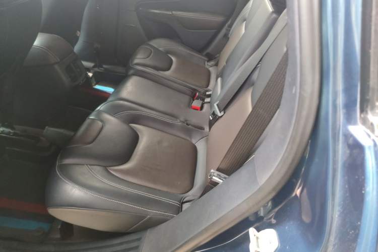 Used Jeep Cherokee 2020 2.0L Two-Wheel Drive Classic Sports Edition Left Rear Seat