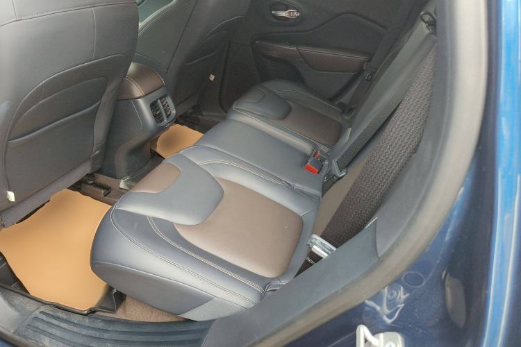 Used Jeep Cherokee 2020 2.0L Two-Wheel Drive Classic Sports Edition Left Rear Seat