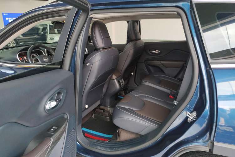 Used Jeep Cherokee 2020 2.0L Two-Wheel Drive Classic Sports Edition Left Rear Seat
