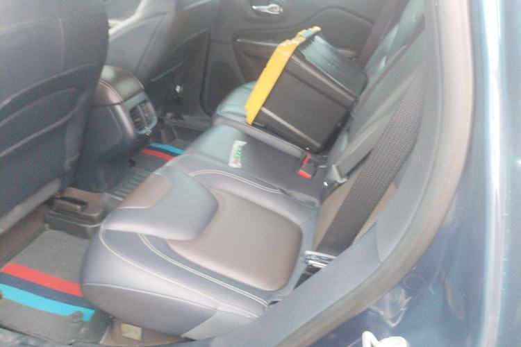 Used Jeep Cherokee 2020 2.0L Two-Wheel Drive Classic Sports Edition Left Rear Seat