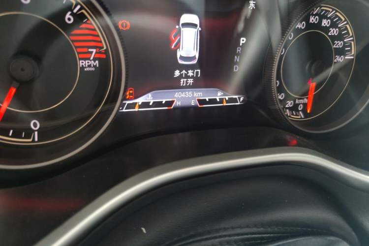 Used Jeep Cherokee 2020 2.0L Two-Wheel Drive Classic Sports Edition Odometer Close Up