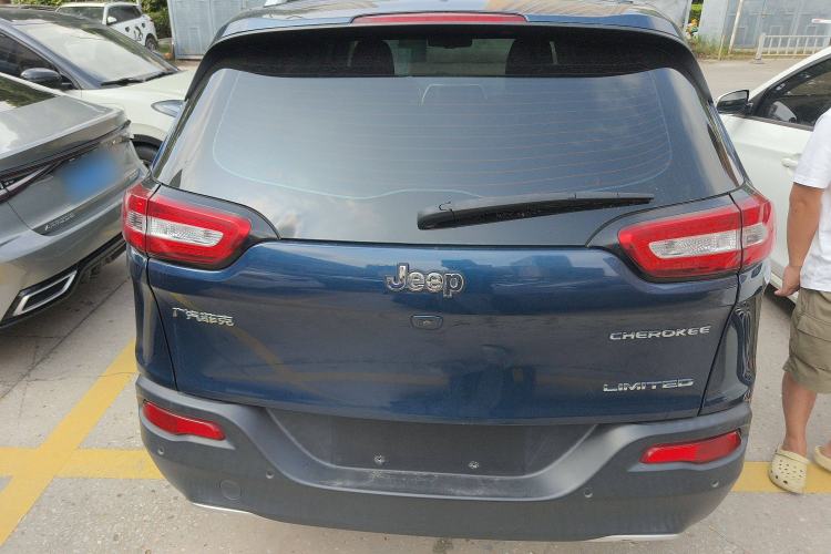 Used Jeep Cherokee 2020 2.0L Two-Wheel Drive Classic Sports Edition Rear