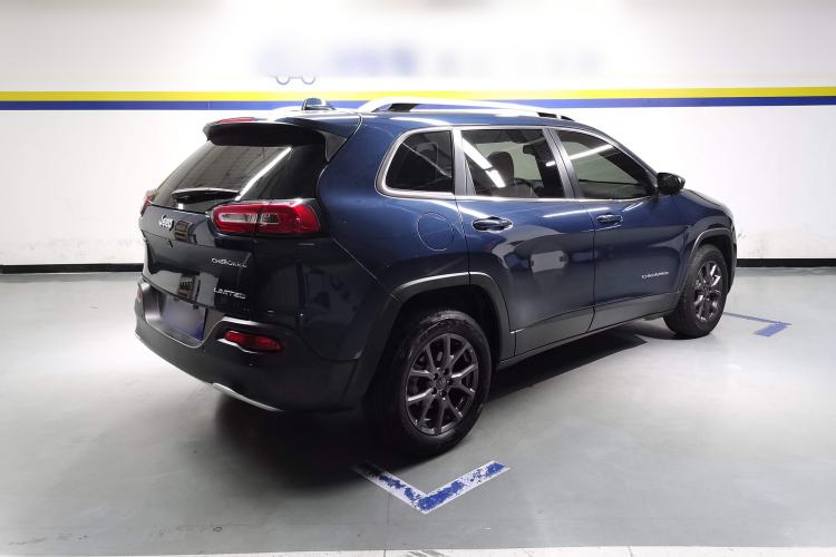 Used Jeep Cherokee 2020 2.0L Two-Wheel Drive Classic Sports Edition Rear Right 45 Deg