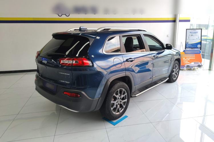 Used Jeep Cherokee 2020 2.0L Two-Wheel Drive Classic Sports Edition Rear Right 45 Deg