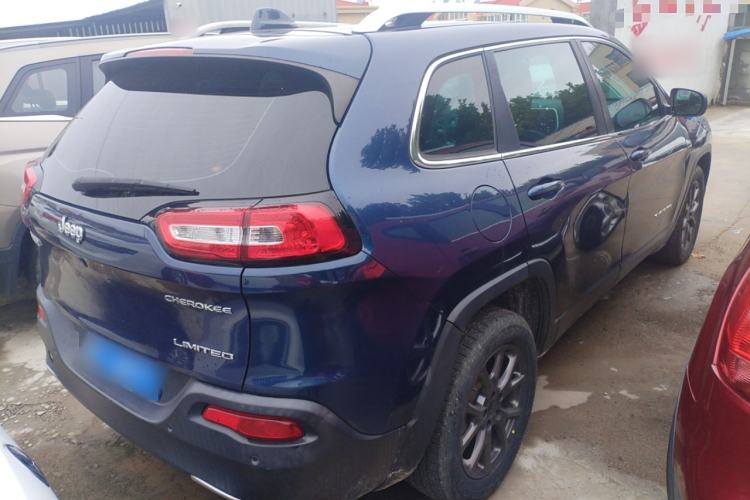 Used Jeep Cherokee 2020 2.0L Two-Wheel Drive Classic Sports Edition Rear Right 45 Deg