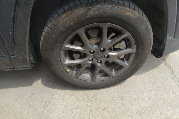 Used Jeep Cherokee 2020 2.0L Two-Wheel Drive Classic Sports Edition Right Front Wheel Hub