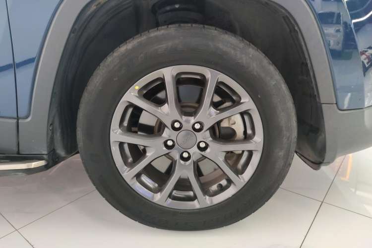 Used Jeep Cherokee 2020 2.0L Two-Wheel Drive Classic Sports Edition Right Front Wheel Hub