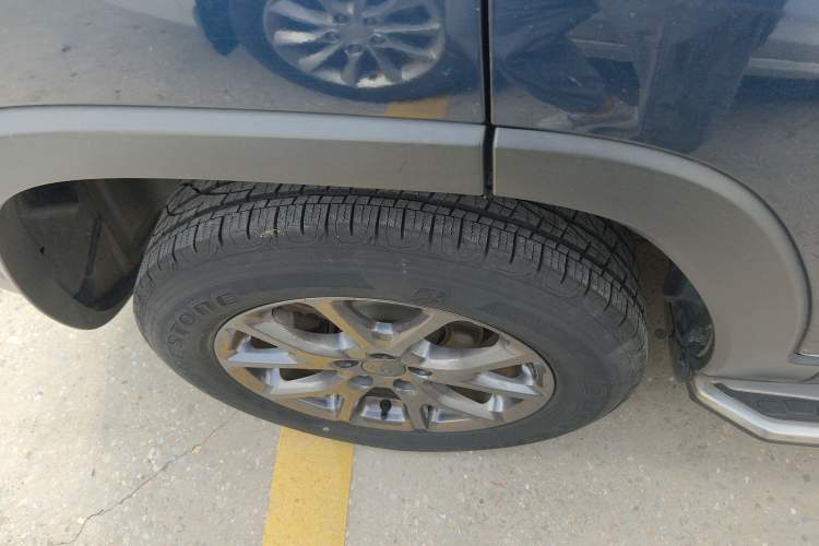 Used Jeep Cherokee 2020 2.0L Two-Wheel Drive Classic Sports Edition Right Rear Wheel Hub