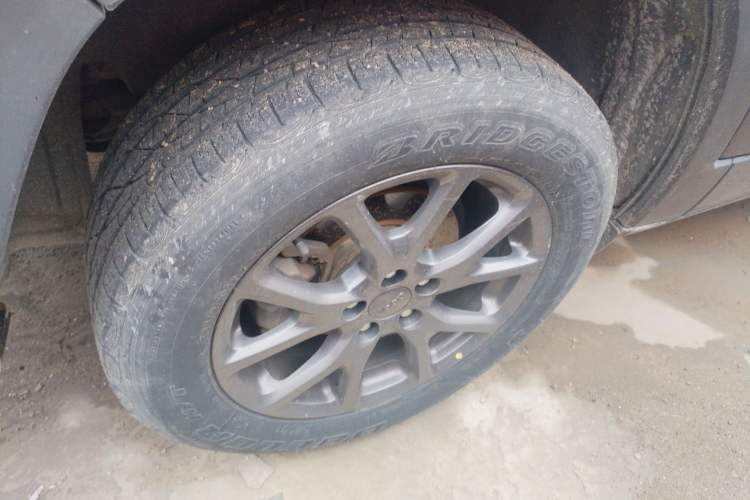 Used Jeep Cherokee 2020 2.0L Two-Wheel Drive Classic Sports Edition Right Rear Wheel Hub