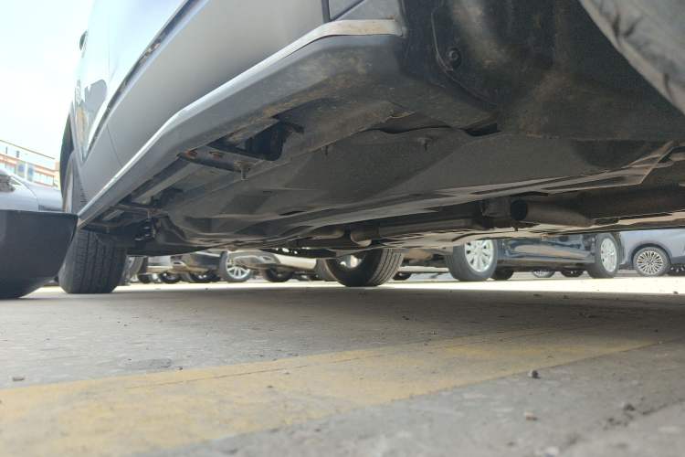 Used Jeep Cherokee 2020 2.0L Two-Wheel Drive Classic Sports Edition Right Side Sill