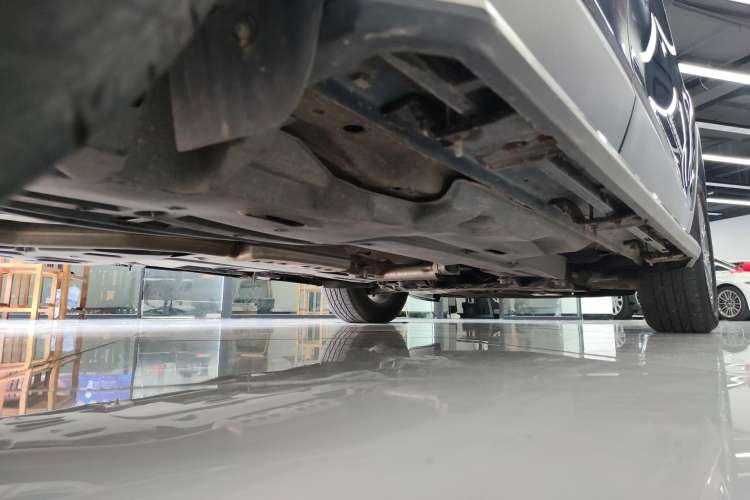 Used Jeep Cherokee 2020 2.0L Two-Wheel Drive Classic Sports Edition Right Side Sill