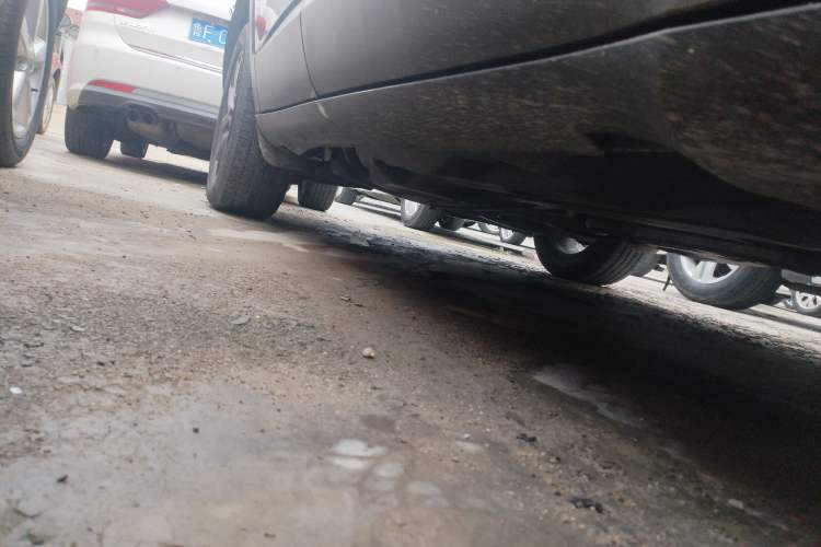 Used Jeep Cherokee 2020 2.0L Two-Wheel Drive Classic Sports Edition Right Side Sill
