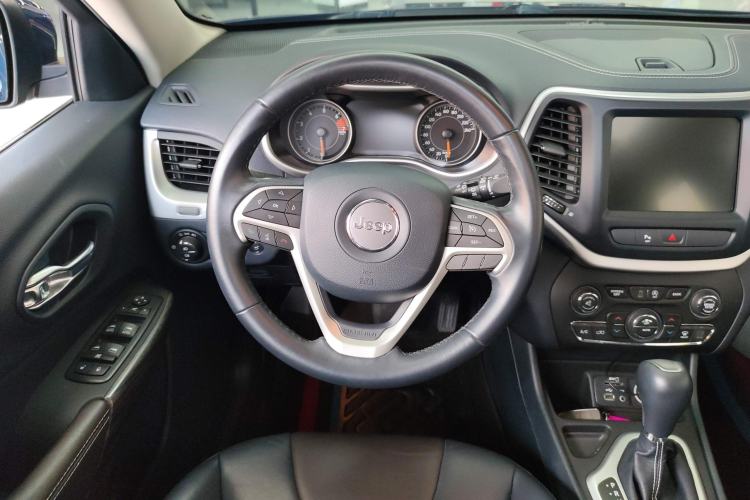 Used Jeep Cherokee 2020 2.0L Two-Wheel Drive Classic Sports Edition Steering Wheel