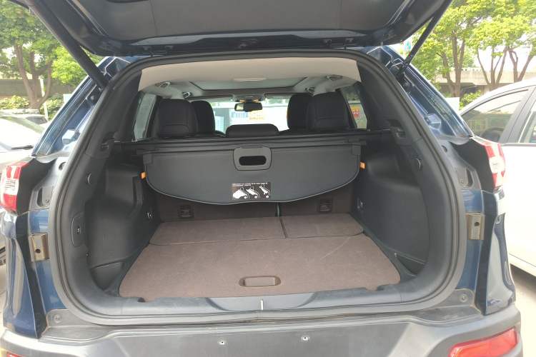 Used Jeep Cherokee 2020 2.0L Two-Wheel Drive Classic Sports Edition Trunk