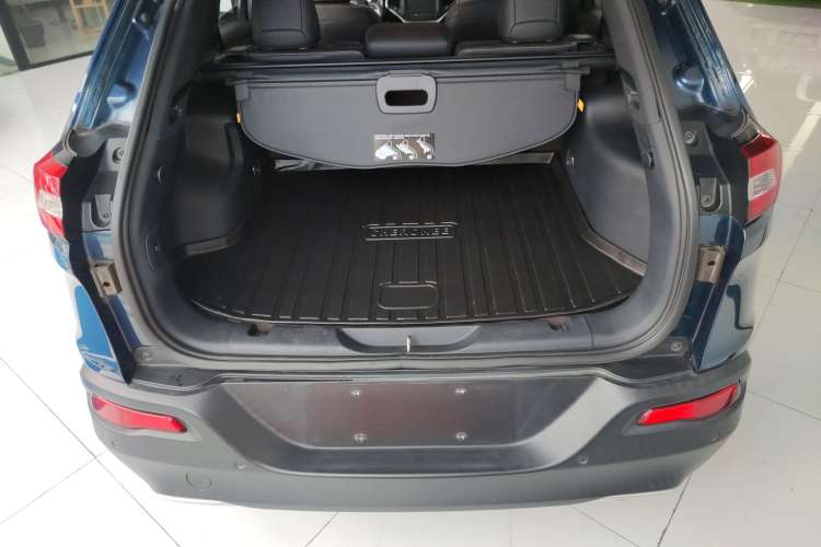 Used Jeep Cherokee 2020 2.0L Two-Wheel Drive Classic Sports Edition Trunk