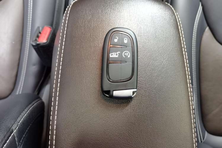 Used Jeep Cherokee 2020 2.0L Two-Wheel Drive Classic Sports Edition Vehicle Key