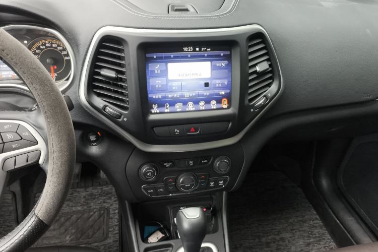 Used Jeep Cherokee 2020 2.0L Two-Wheel Drive Classic Sports Edition Audio And AC Panel