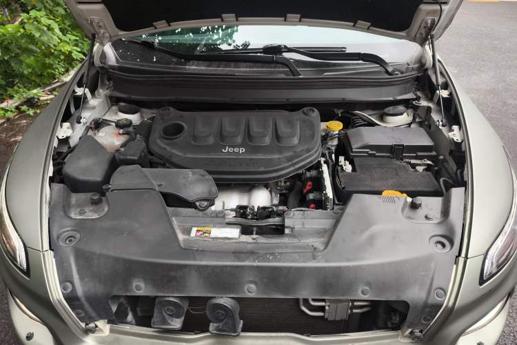 Used Jeep Cherokee 2020 2.0L Two-Wheel Drive Classic Sports Edition Engine Bay