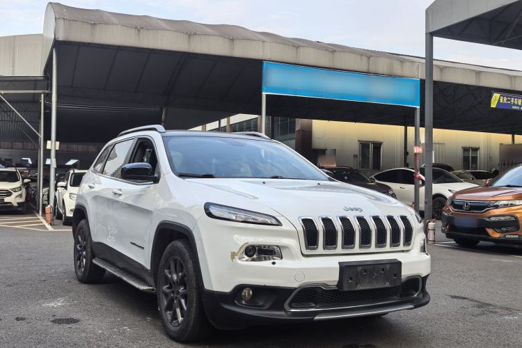 Used Jeep Cherokee 2020 2.0L Two-Wheel Drive Classic Sports Edition Exterior 2