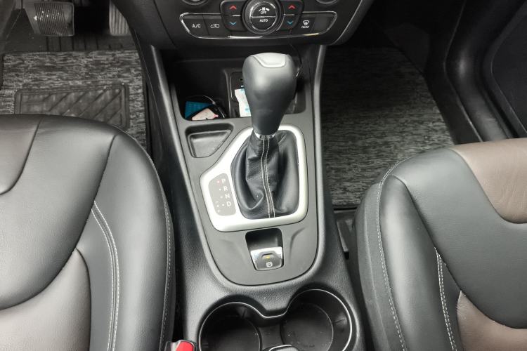 Used Jeep Cherokee 2020 2.0L Two-Wheel Drive Classic Sports Edition Gear Lever