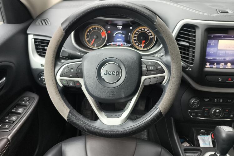 Used Jeep Cherokee 2020 2.0L Two-Wheel Drive Classic Sports Edition Steering Wheel