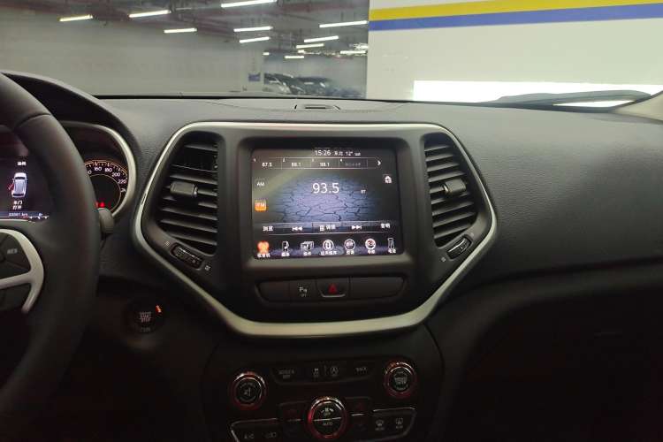 Used Jeep Cherokee 2020 2.0L Two-Wheel Drive Classic Sports Edition Audio And AC Panel