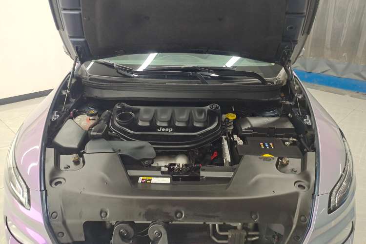 Used Jeep Cherokee 2020 2.0L Two-Wheel Drive Classic Sports Edition Engine Bay
