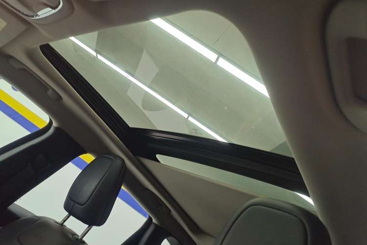 Used Jeep Cherokee 2020 2.0L Two-Wheel Drive Classic Sports Edition Headliner