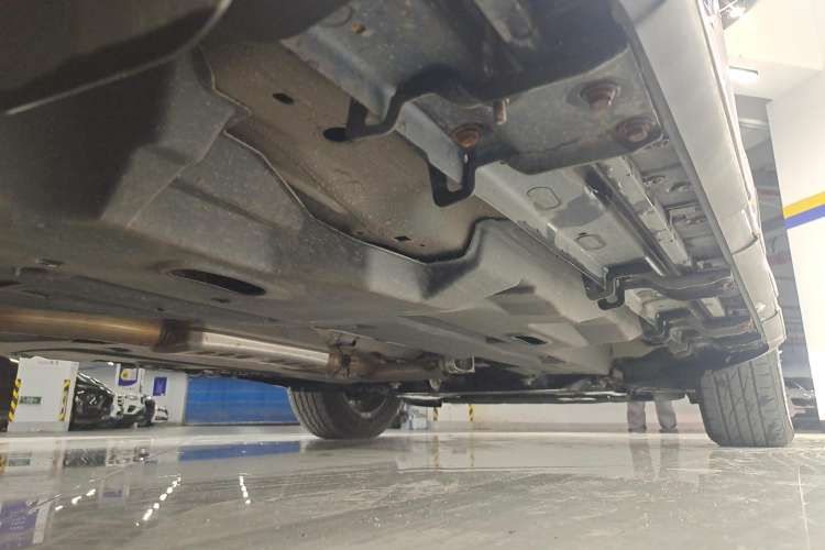 Used Jeep Cherokee 2020 2.0L Two-Wheel Drive Classic Sports Edition Right Side Sill