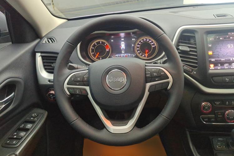 Used Jeep Cherokee 2020 2.0L Two-Wheel Drive Classic Sports Edition Steering Wheel