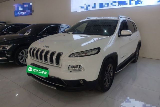 Used Jeep Cherokee 2020 2.0L Two-Wheel Drive Classic Sports Edition