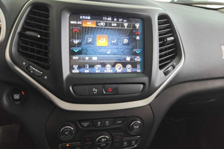 Used Jeep Cherokee 2020 2.0L Two-Wheel Drive Classic Sports Edition Audio And AC Panel