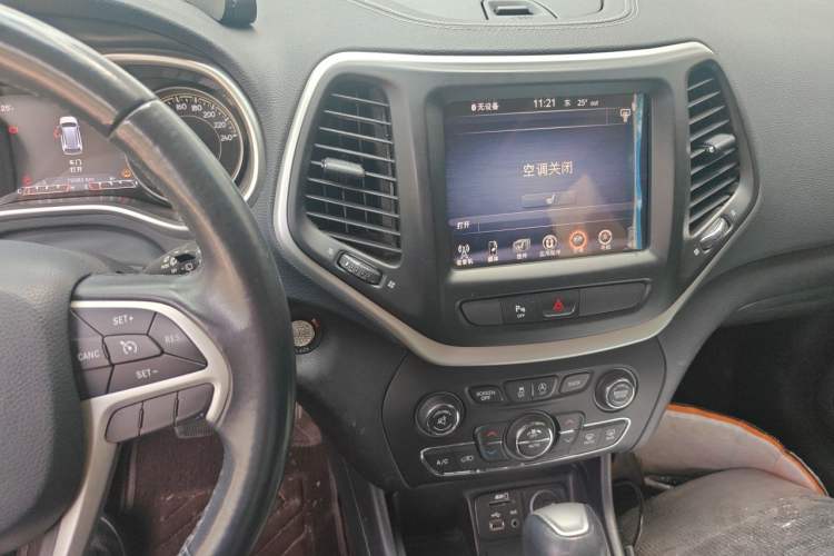 Used Jeep Cherokee 2020 2.0L Two-Wheel Drive Classic Sports Edition Audio And AC Panel