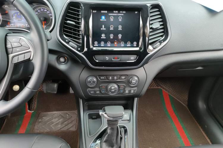 Used Jeep Cherokee 2020 2.0T Two-Wheel Drive Leading Edition Audio And AC Panel