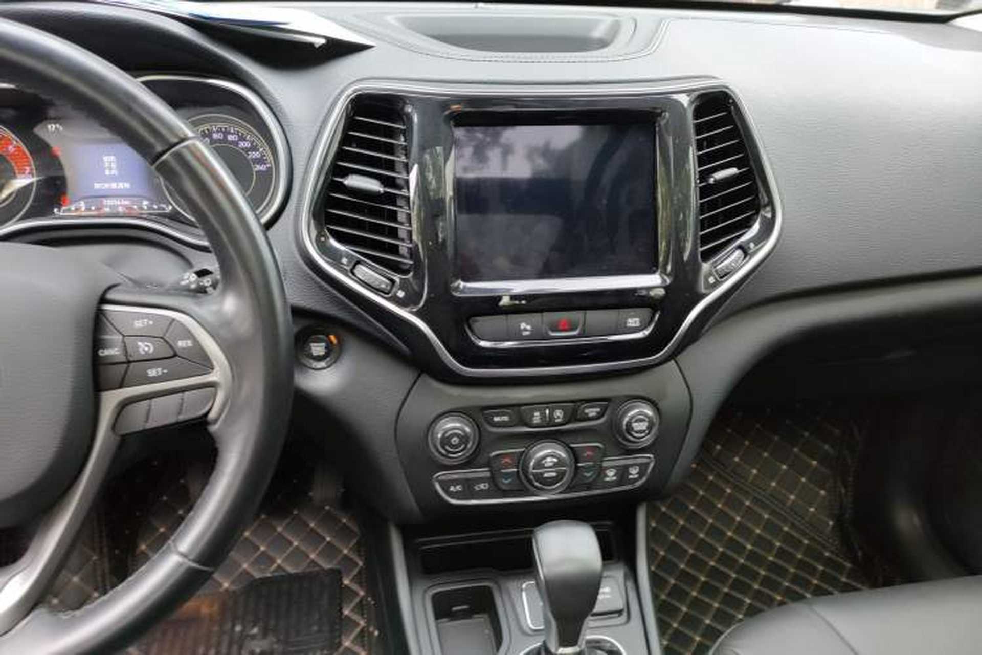 Used Jeep Cherokee 2020 2.0T Two-Wheel Drive Leading Edition Audio And AC Panel