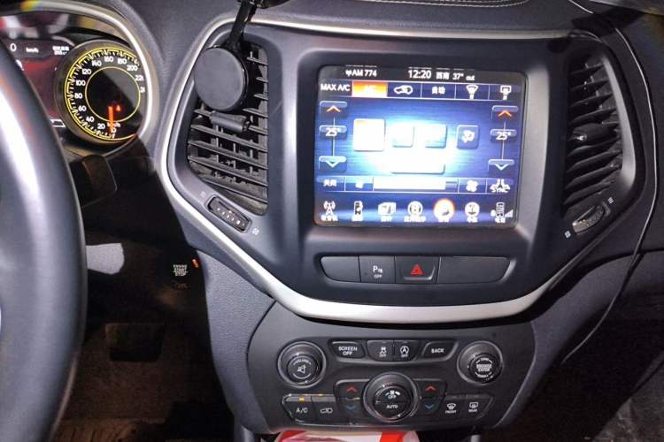 Used Jeep Cherokee 2020 2.0L Two-Wheel Drive Classic Sports Edition Audio And AC Panel