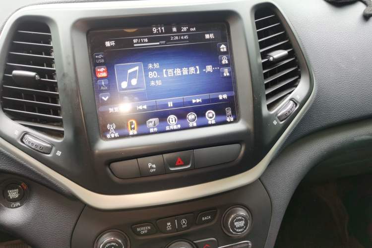 Used Jeep Cherokee 2020 2.0L Two-Wheel Drive Classic Sports Edition Audio And AC Panel