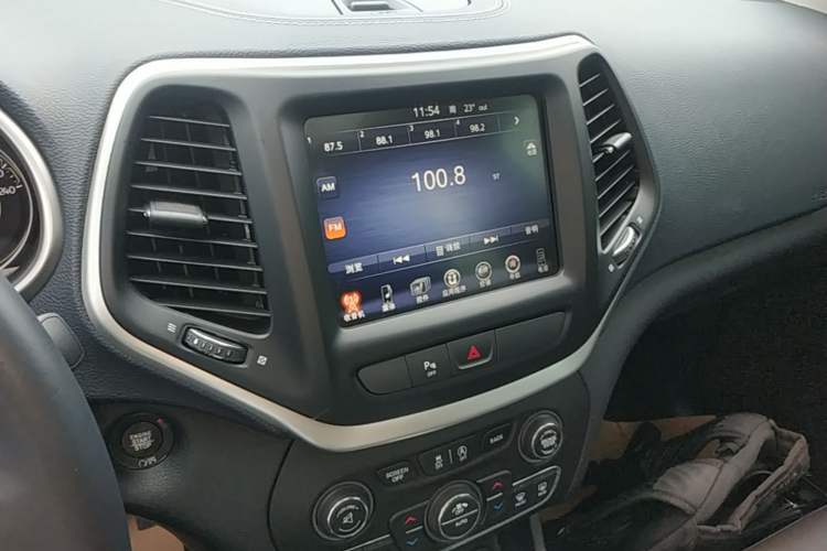 Used Jeep Cherokee 2020 2.0L Two-Wheel Drive Classic Sports Edition Audio And AC Panel