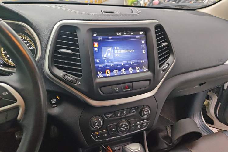 Used Jeep Cherokee 2020 2.0L Two-Wheel Drive Classic Sports Edition Audio And AC Panel